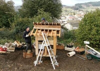 construction de l'hôtel à insectes